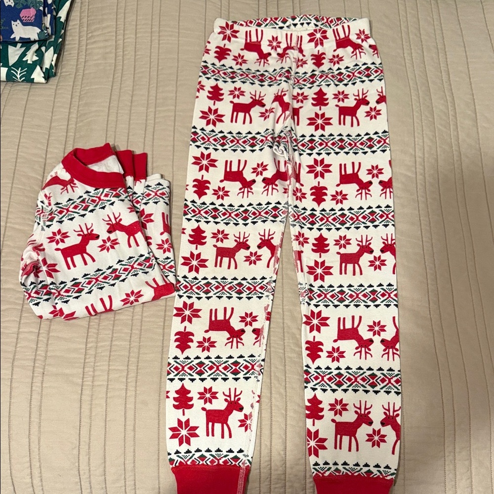 Hanna Andersson Red and White Reindeer Pajama Set - Picture 3 of 3
